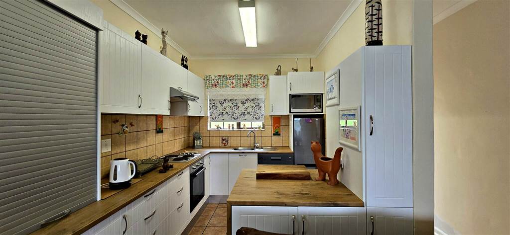 2 Bed House in Swellendam photo number 7