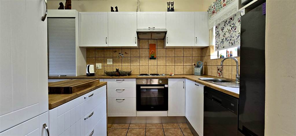 2 Bed House in Swellendam photo number 5