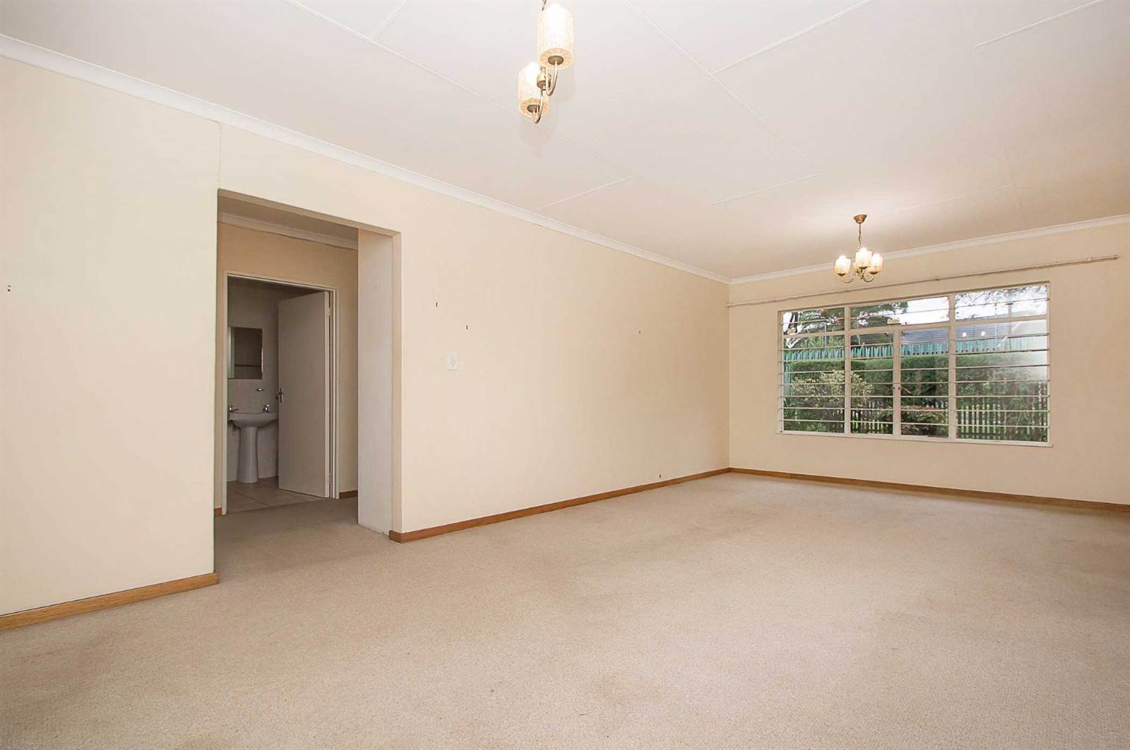 2 Bed Townhouse in Ontdekkers Park photo number 9