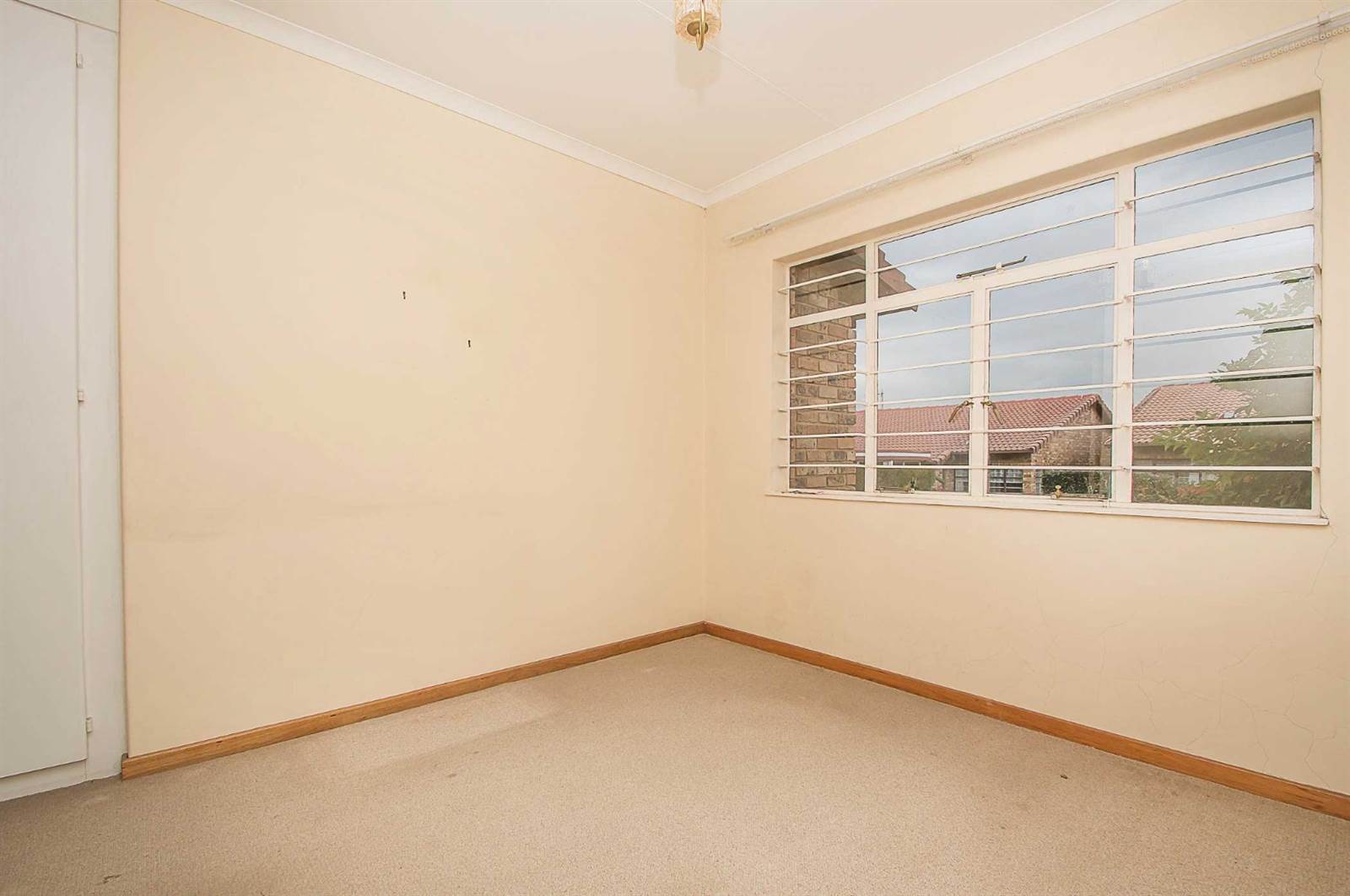 2 Bed Townhouse in Ontdekkers Park photo number 14