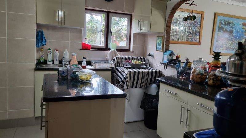 3 Bed Flat in Scottburgh Central photo number 9