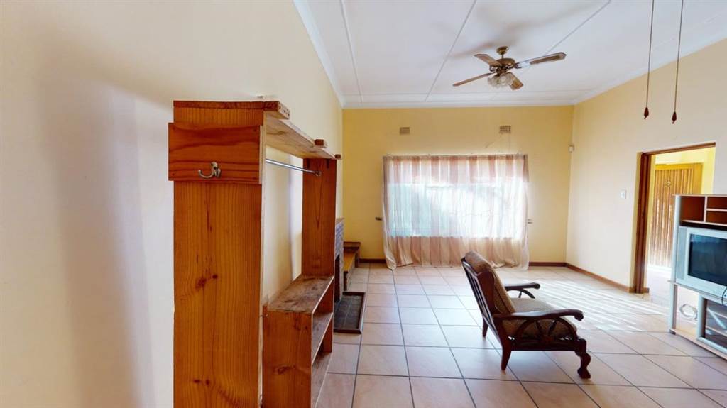 3 Bed House in Upington photo number 10