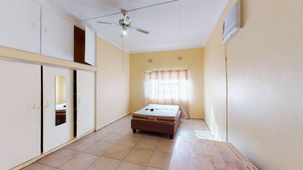 3 Bed House in Upington photo number 15