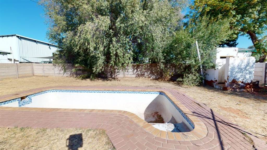 3 Bed House in Upington photo number 4