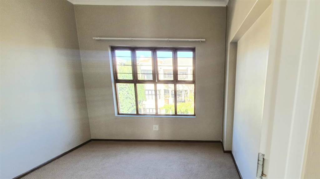2 Bed Apartment in Bryanston photo number 14