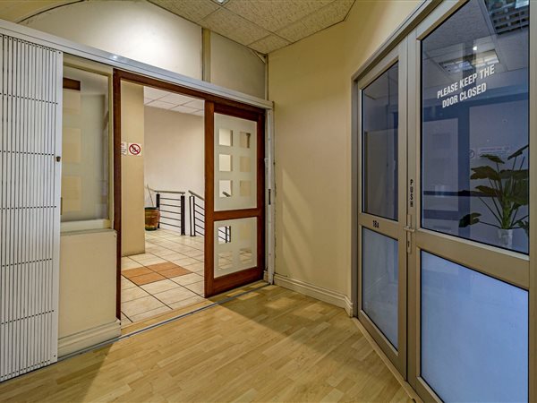 499  m² Commercial space