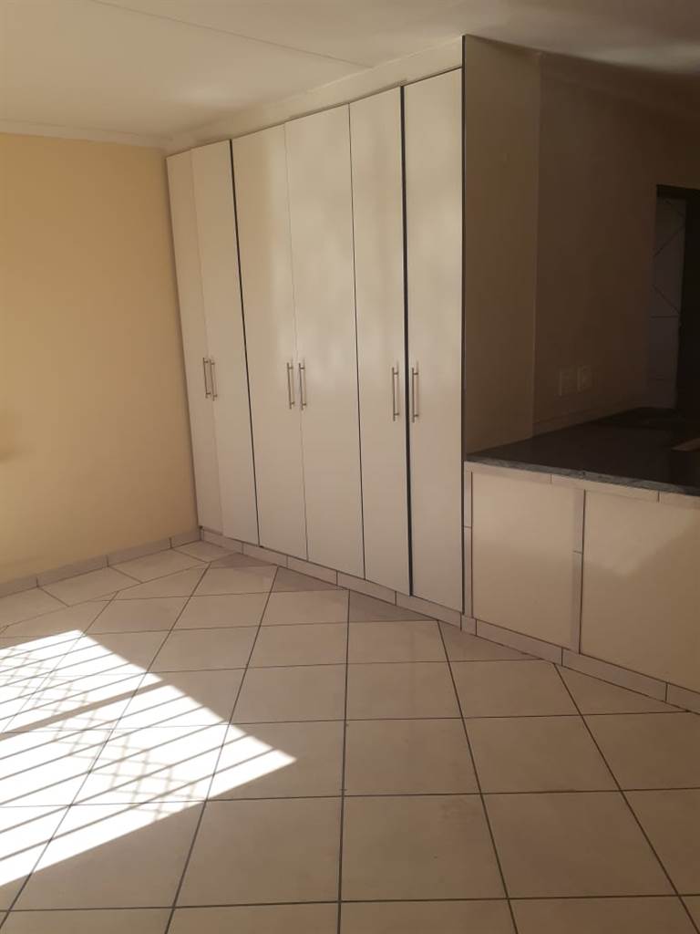 11 Bed House in Soshanguve photo number 2