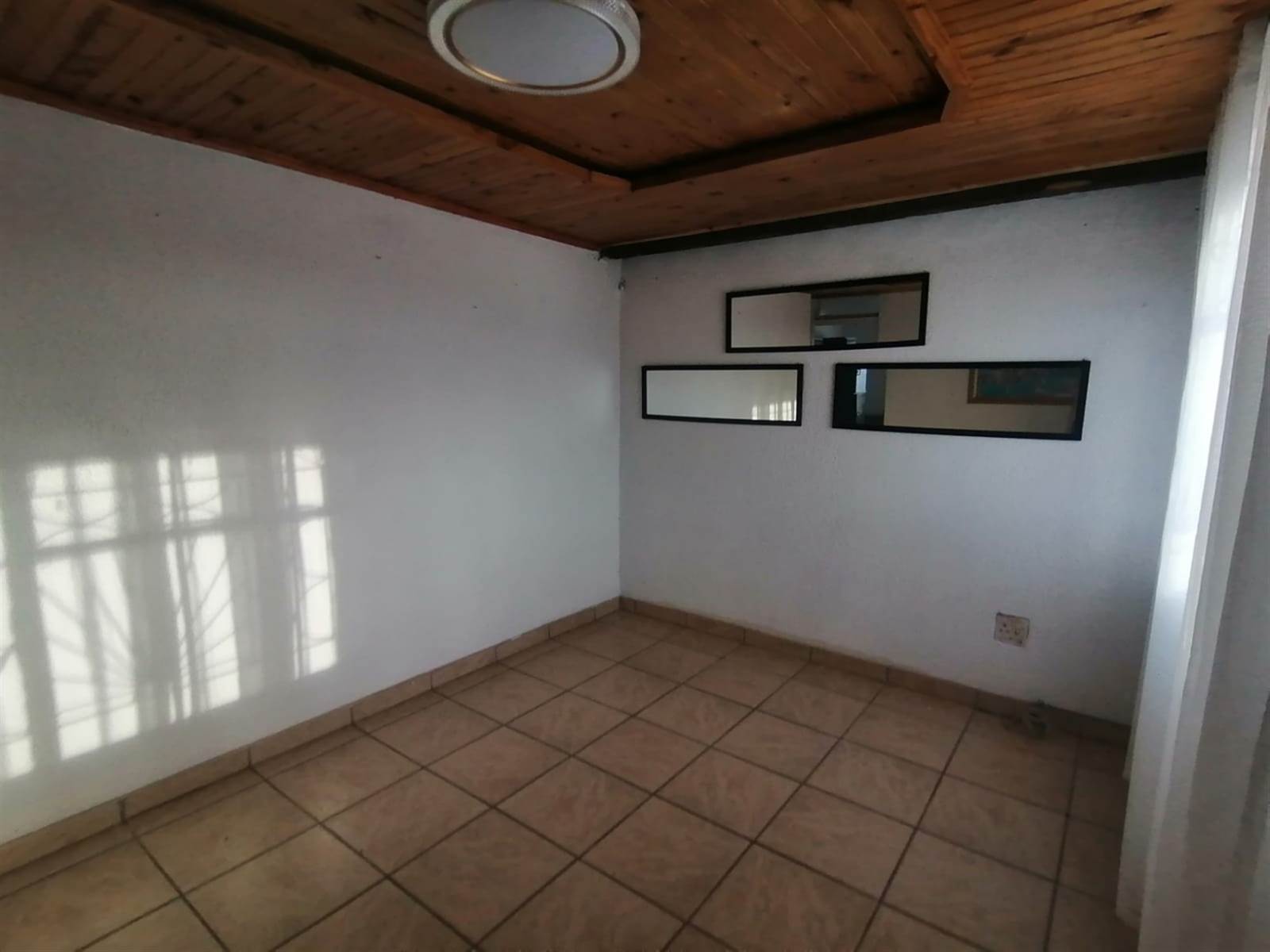 3 Bed House in Chiawelo photo number 3