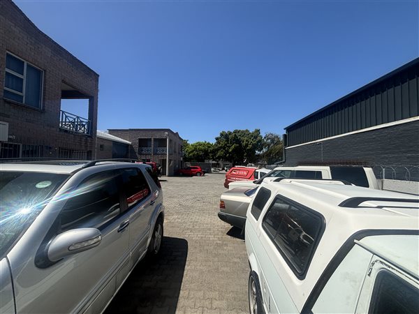 186  m² Commercial space