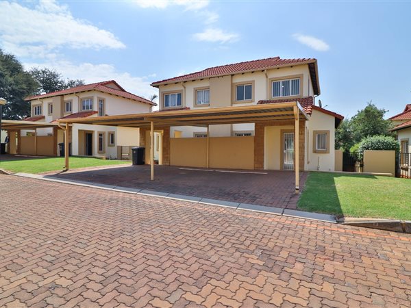 2 Bed Townhouse in Roodepoort Central