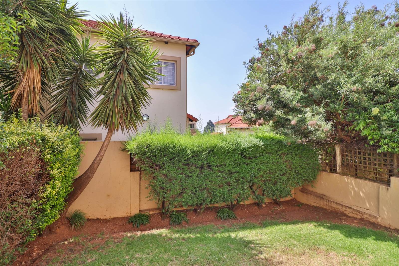 2 Bed Townhouse in Roodepoort Central photo number 14