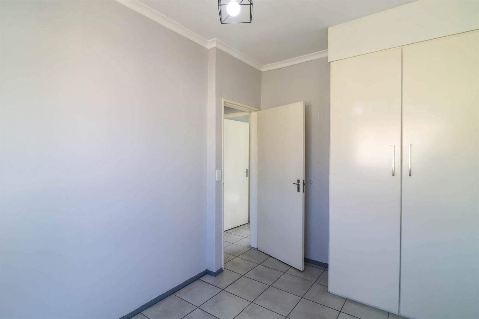 2 Bed Townhouse in Roodepoort Central photo number 12