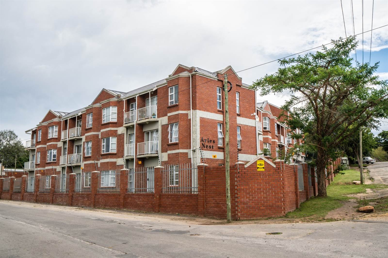 2 Bed Apartment in Grahamstown Central photo number 30
