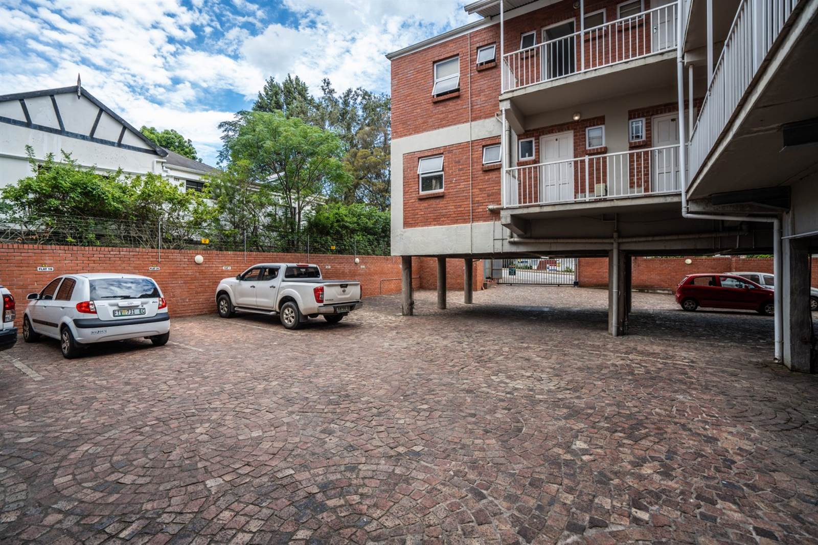2 Bed Apartment in Grahamstown Central photo number 29