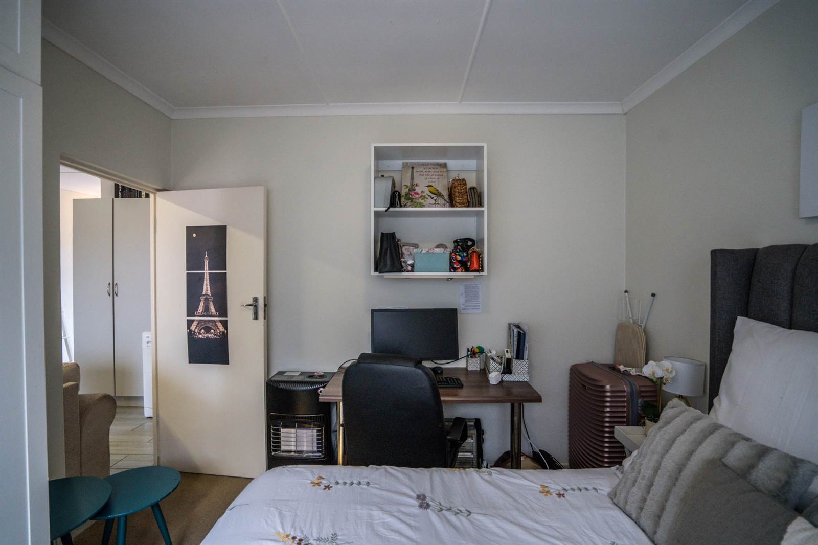 2 Bed Apartment in Grahamstown Central photo number 25