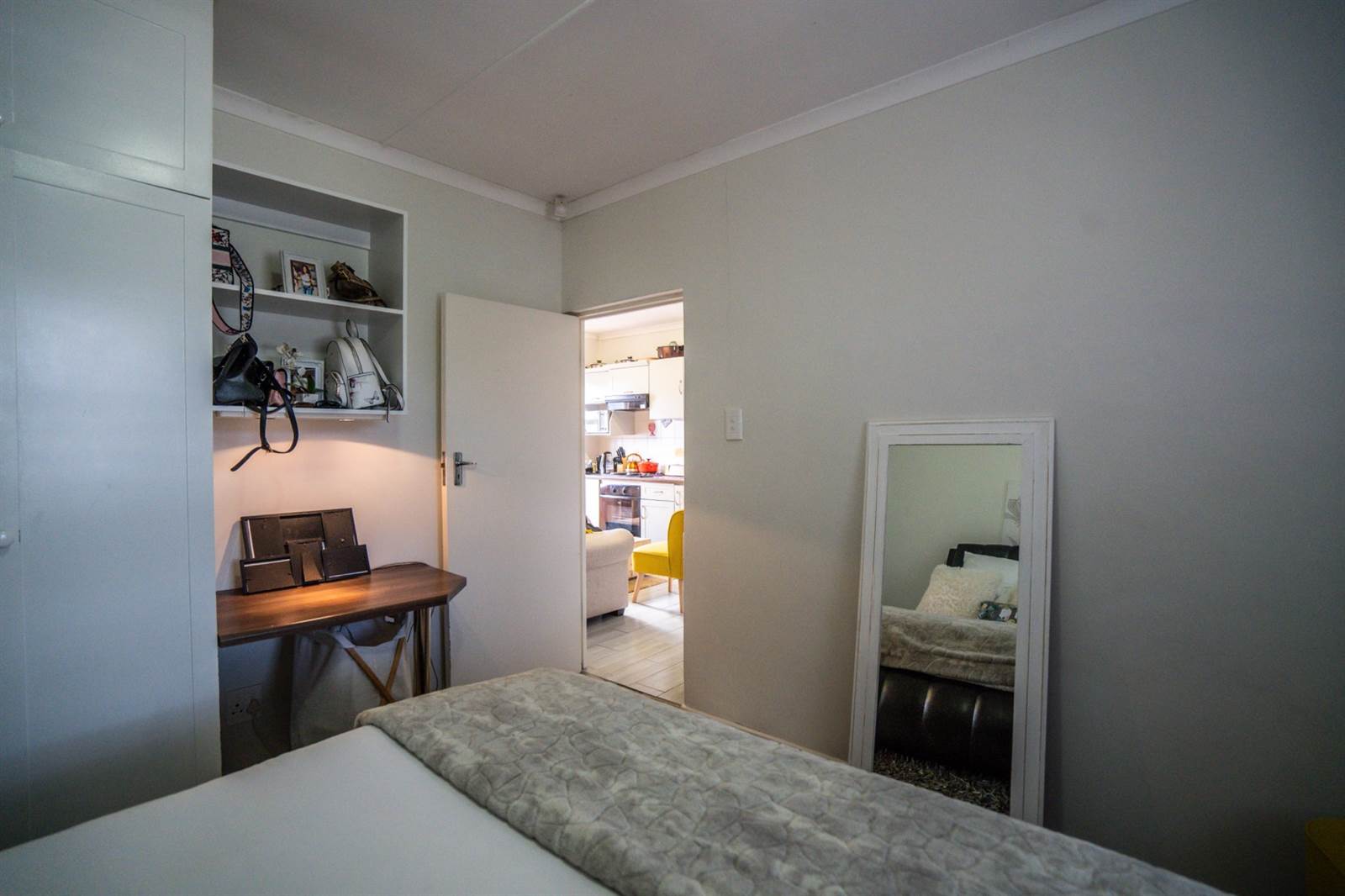 2 Bed Apartment in Grahamstown Central photo number 16