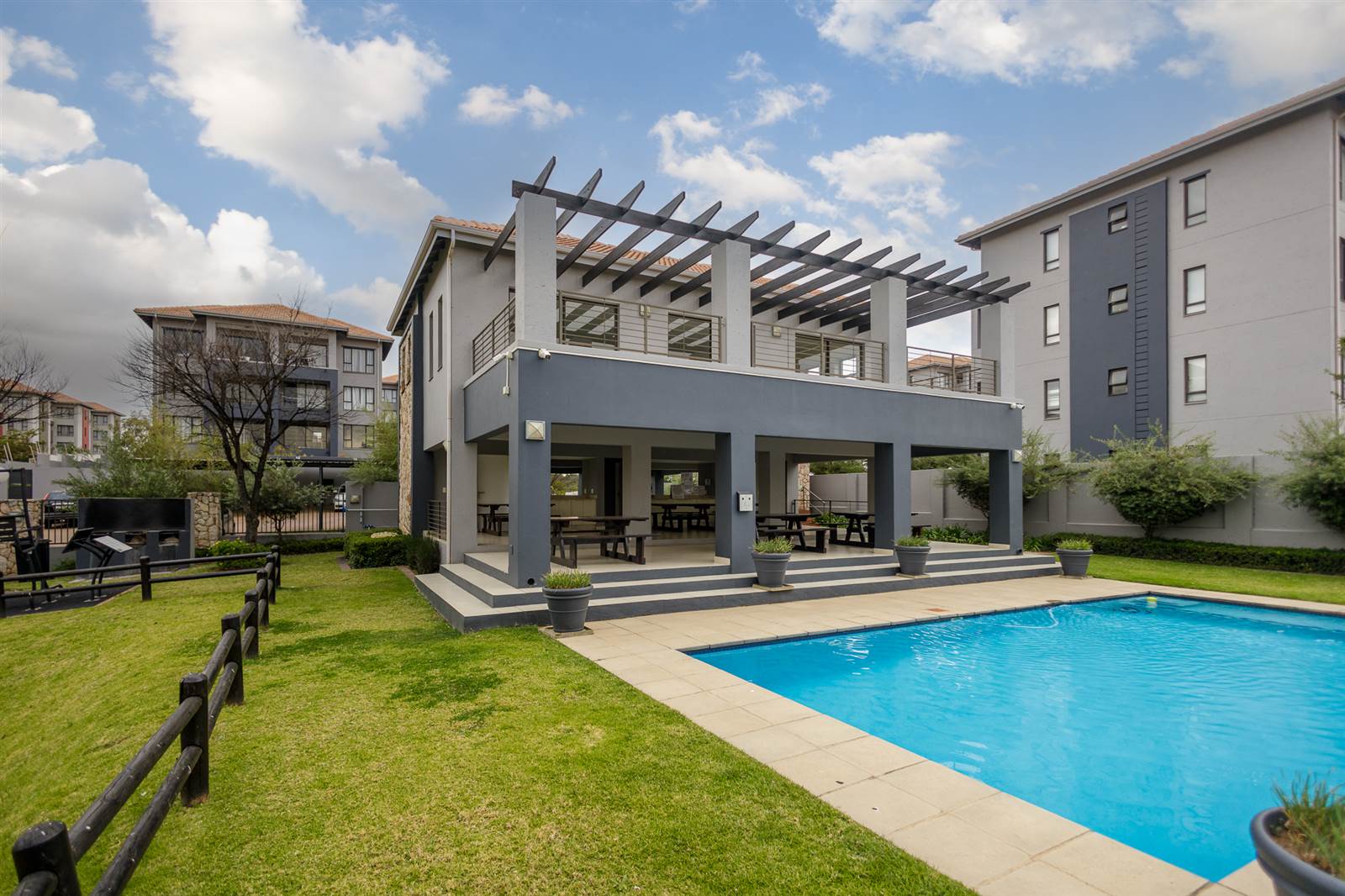 2 Bed Apartment in Lonehill photo number 28