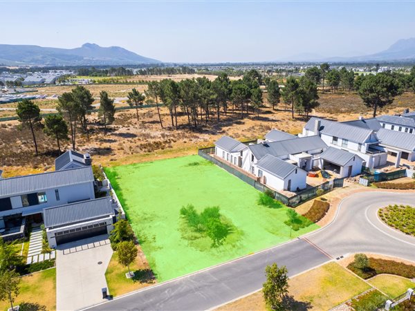 1200 m² Land