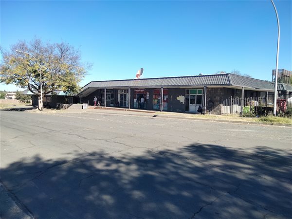 1543  m² Commercial space in Uitsig