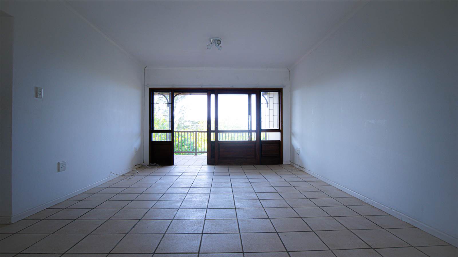 3 Bed Apartment in Wakenshaw Estate photo number 11