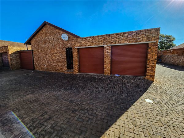 3 Bed Townhouse in Helikon Park