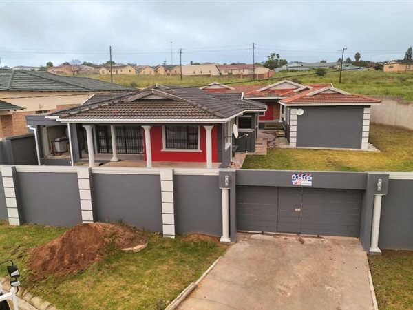 10 Bed House in Southernwood