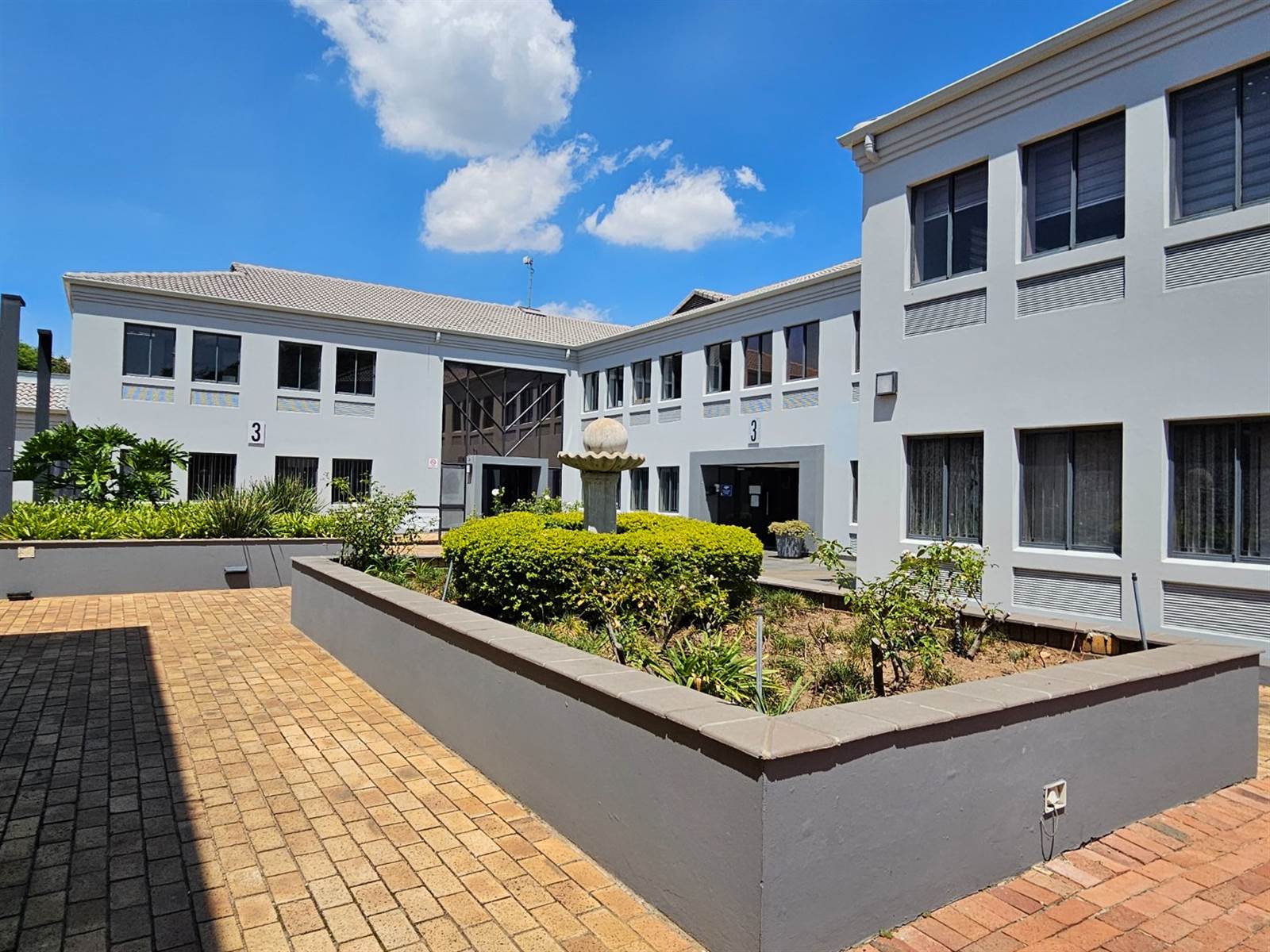 121  m² Commercial space in Bryanston photo number 1