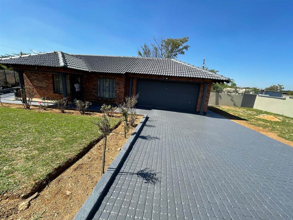 3 Bed House in Moretele View photo number 1