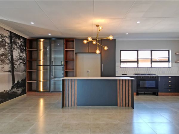 4 Bedroom House 4 Bedroom House