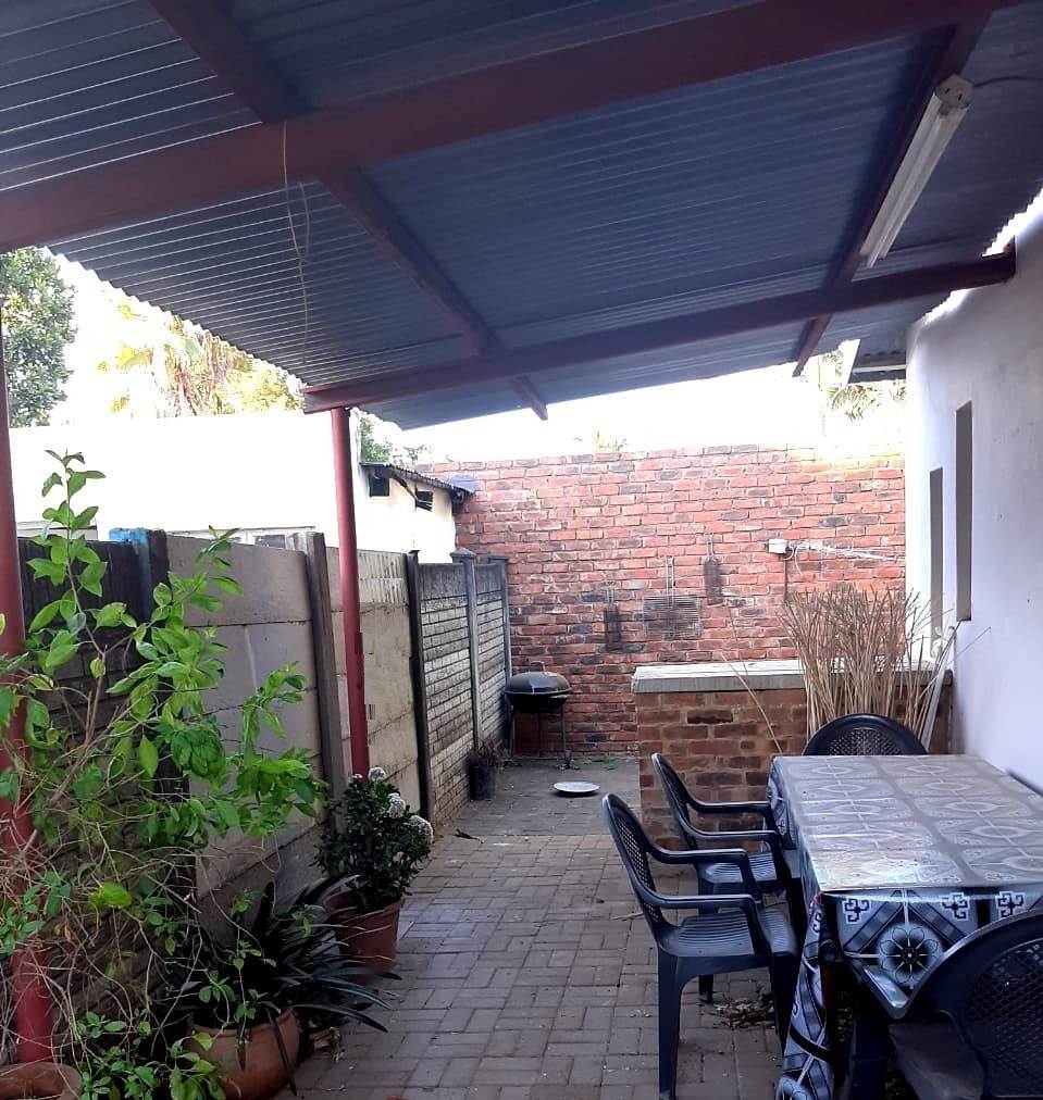 1 Bed Townhouse in Rustenburg Central photo number 1