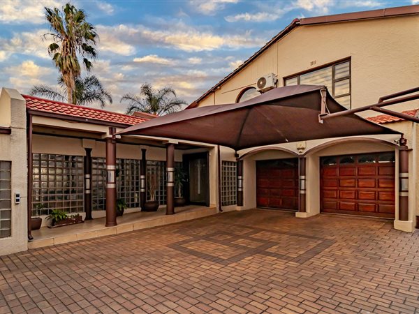 6 Bedroom House 6 Bedroom House