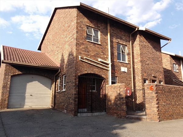 3 Bedroom Townhouse 3 Bedroom Townhouse