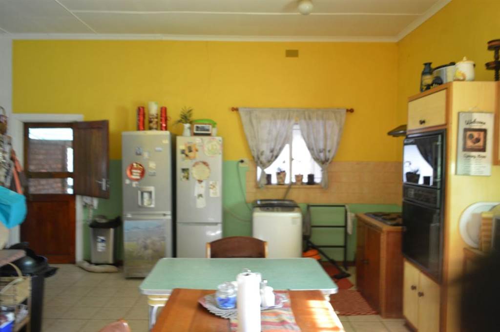 3 Bed House in Upington photo number 11
