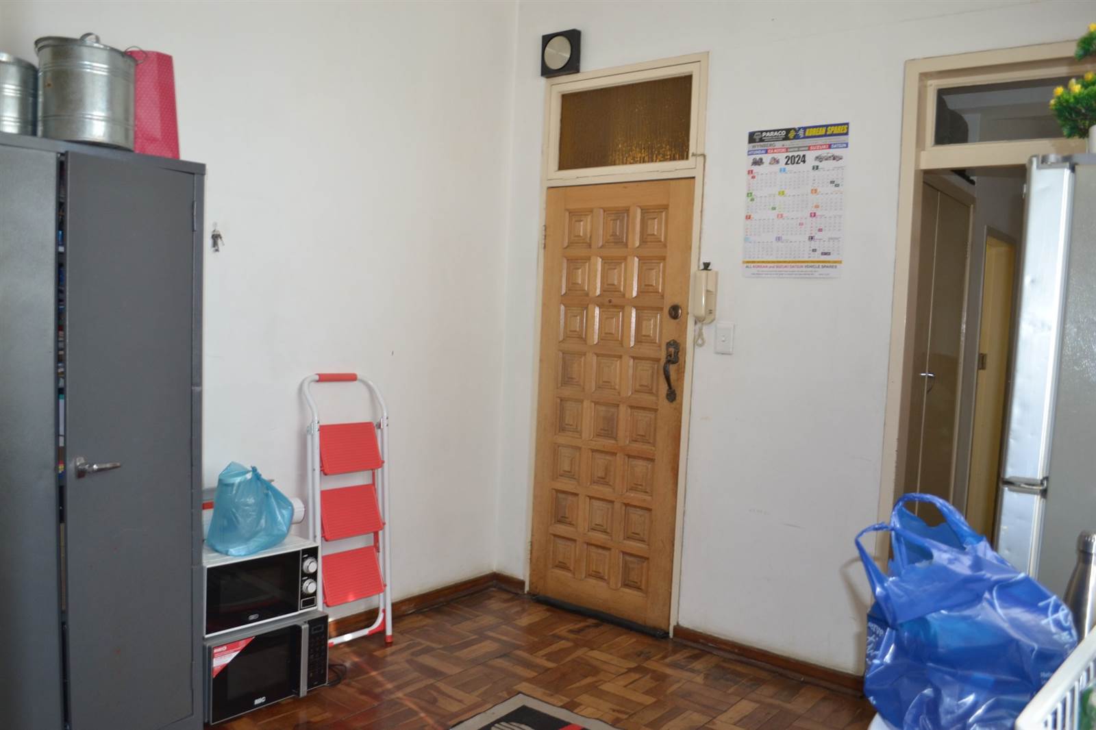4 Bed Apartment in Yeoville photo number 9