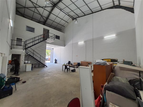 230  m² Industrial space in Fisantekraal