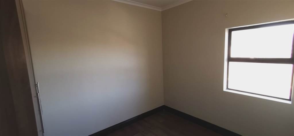 2 Bed Apartment in Tableview photo number 10