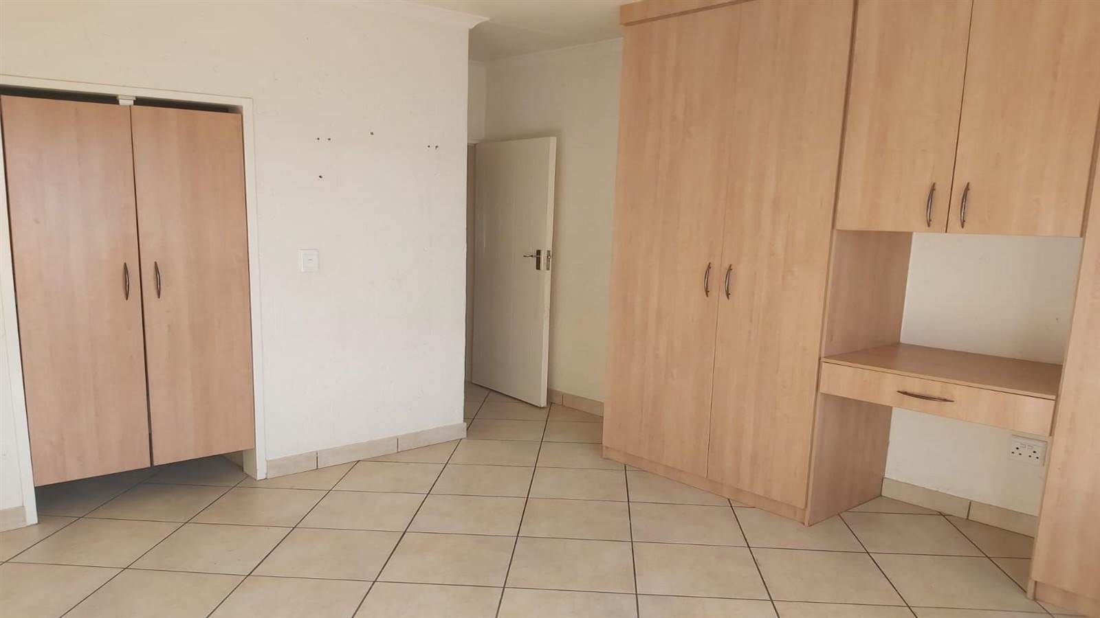 2 Bed Flat in Waterval East photo number 9