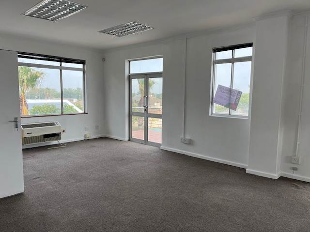 83  m² Office Space in Tableview photo number 1