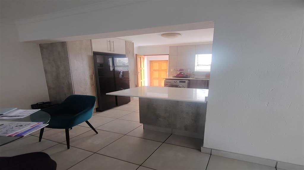 3 Bed Townhouse in Helderwyk photo number 8