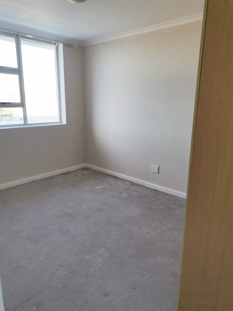 2 Bed Apartment in Wynberg photo number 12