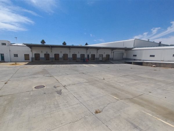 11 700  m² Industrial space