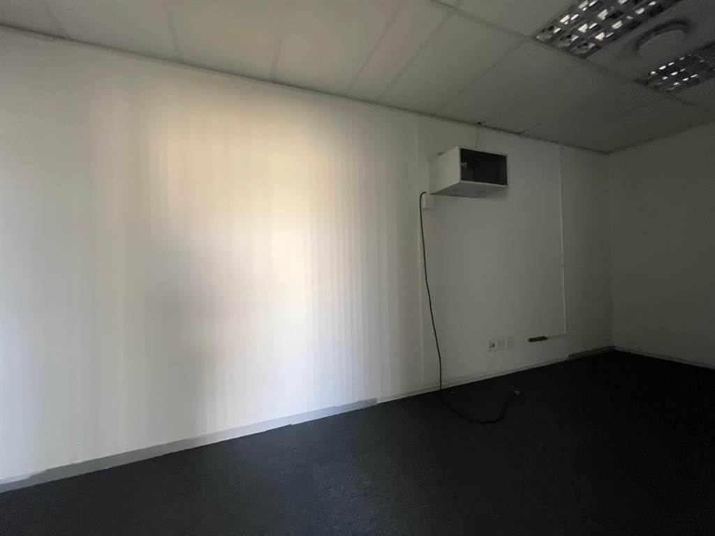 163.75  m² Commercial space in Milnerton Central photo number 19