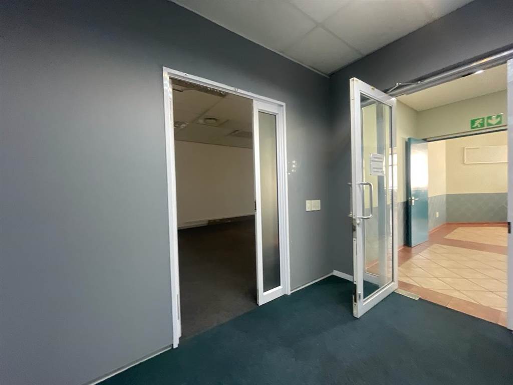 163.75  m² Commercial space in Milnerton Central photo number 5