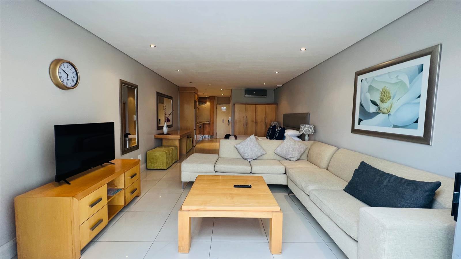 1 Bed Apartment in Umhlanga Rocks photo number 16