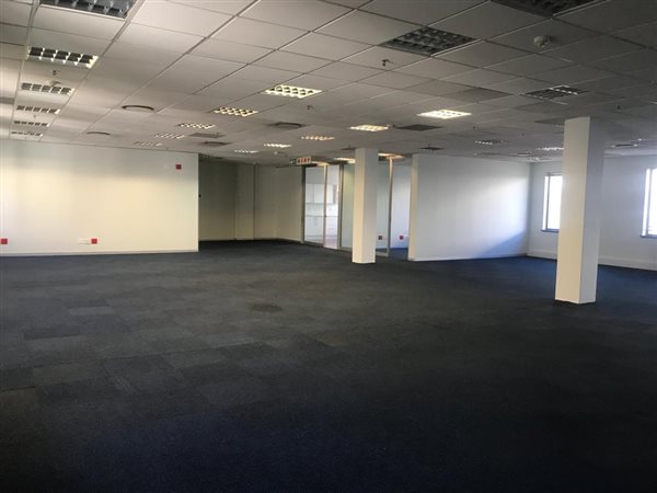 332  m² Commercial space