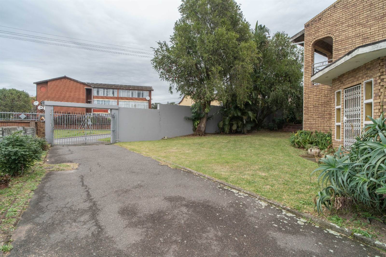 4 Bed House in Queensburgh Central photo number 27
