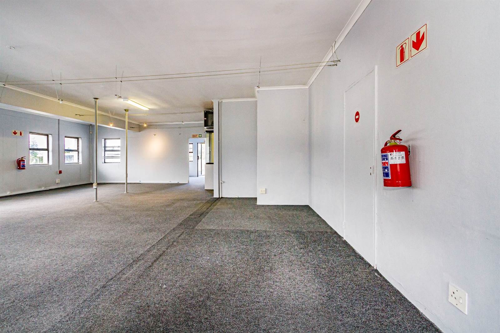 132  m² Commercial space in Somerset West Central photo number 17