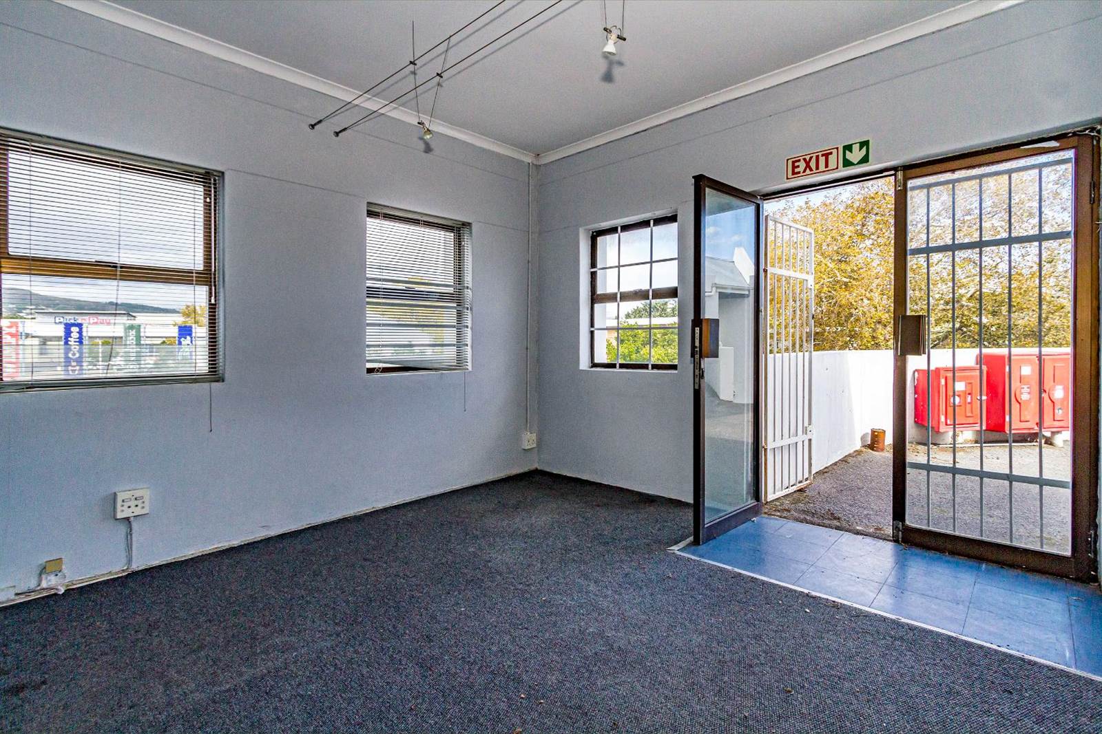 132  m² Commercial space in Somerset West Central photo number 4