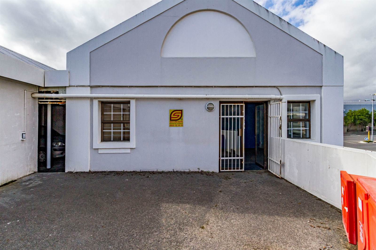 132  m² Commercial space in Somerset West Central photo number 3