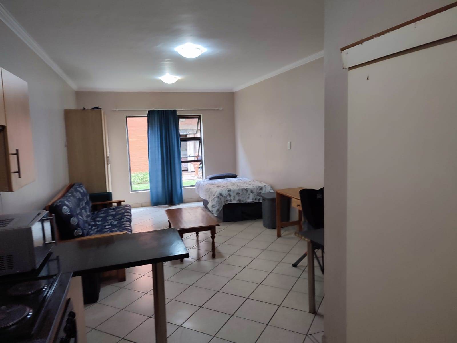 Bachelor apartment in Bloemfontein photo number 9